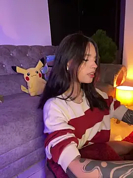 Snapshot of alessia_iris19 chatting on 01.27.25 alessia iris19 online show from 01.27.25