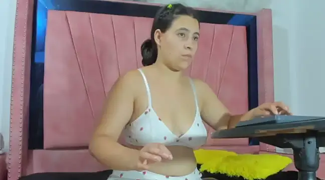 Snapshot of Salome_Moonn chatting on 01.04.25 Salome Moonn online show from 01.04.25