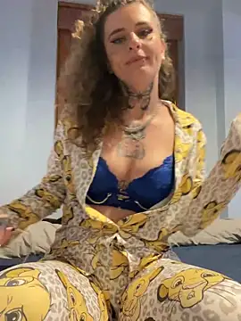 BlazyKitsune- online show from 03.22.25