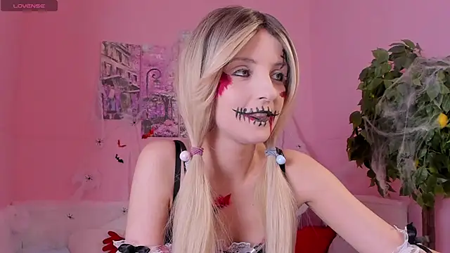 Katty Lights online show from 10.31.25