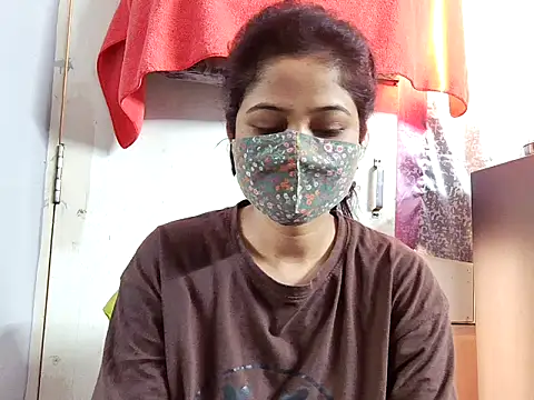 Snapshot of samosa73 chatting on 11.18.25 samosa73 online show from 11.18.25