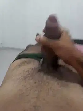 Snapshot of Leleko1997 chatting on 04.01.26 Leleko1997 online show from 04.01.26