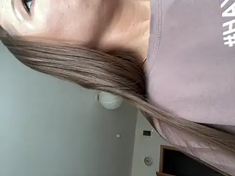 MiraMiss online show from 03.18.25