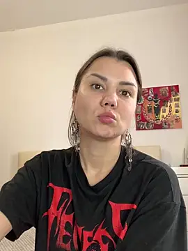 MiraMiss online show from 10.11.25