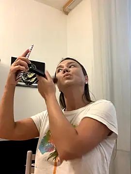 MiraMiss online show from 11.25.25