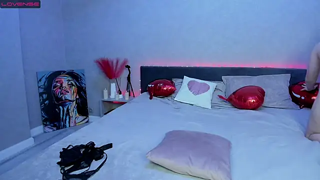 Snapshot of BritneyLix chatting on 03.08.25 BritneyLix online show from 03.08.25