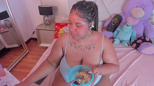 Snapshot of RAVENDIPAUL chatting on 12.26.24 RAVENDIPAUL online show from 12.26.24