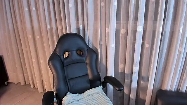 Snapshot of RAVENDIPAUL chatting on 10.22.25 RAVENDIPAUL online show from 10.22.25