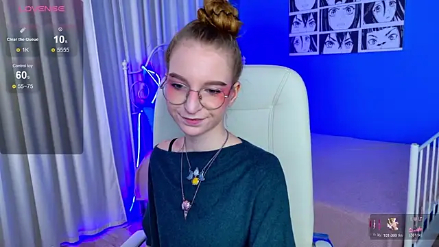 Snapshot of VioletShine chatting on 11.08.25 VioletShine online show from 11.08.25