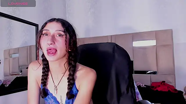 Queenjenn   online show from 01.21.25