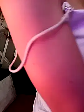 Queenjenn   online show from 02.16.25