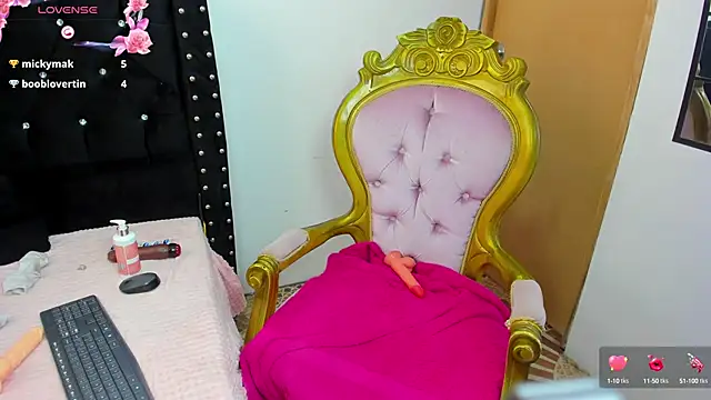 Snapshot of SarayMoorex_ chatting on 03.09.25 SarayMoorex online show from 03.09.25