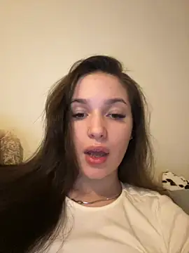 Snapshot of VixenAmour chatting on 02.04.25 VixenAmour online show from 02.04.25