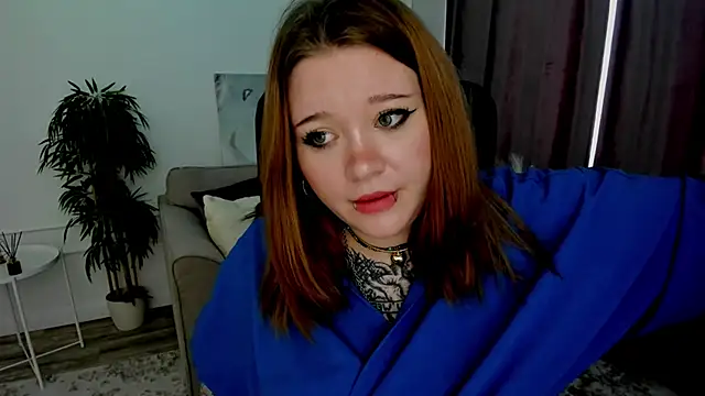 Snapshot of MoonLghte chatting on 02.10.25 MoonLghte online show from 02.10.25