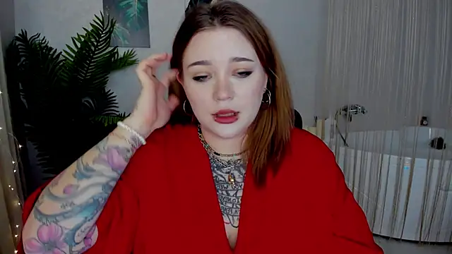 Snapshot of MoonLghte chatting on 02.12.25 MoonLghte online show from 02.12.25