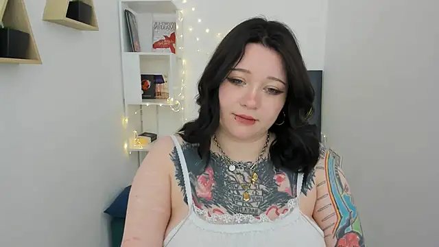 Snapshot of MoonLghte chatting on 02.23.25 MoonLghte online show from 02.23.25