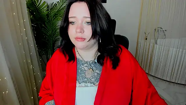 Snapshot of MoonLghte chatting on 02.25.25 MoonLghte online show from 02.25.25