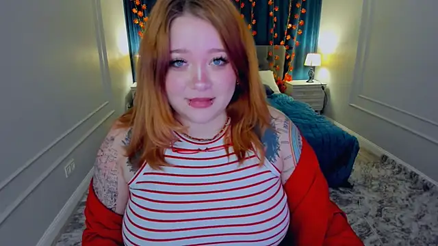 Snapshot of MoonLghte chatting on 11.14.25 MoonLghte online show from 11.14.25