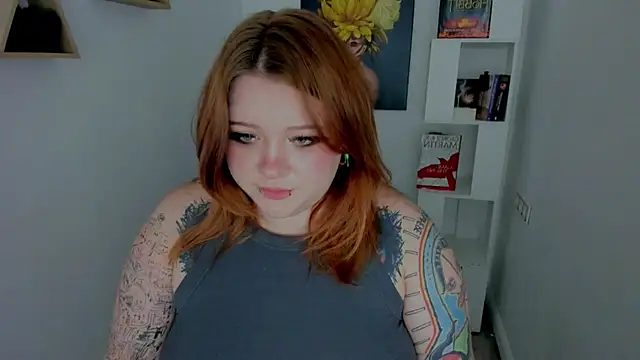 Snapshot of MoonLghte chatting on 11.21.25 MoonLghte online show from 11.21.25