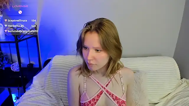 Snapshot of EvaStevs chatting on 01.04.25 EvaStevs online show from 01.04.25