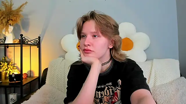 Snapshot of EvaStevs chatting on 02.15.25 EvaStevs online show from 02.15.25