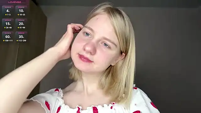 Snapshot of OdelinaFicken chatting on 02.15.26 OdelinaFicken online show from 02.15.26