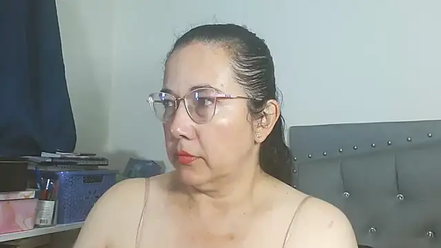 Snapshot of maturepriscila chatting on 06.27.26 maturepriscila online show from 06.27.26