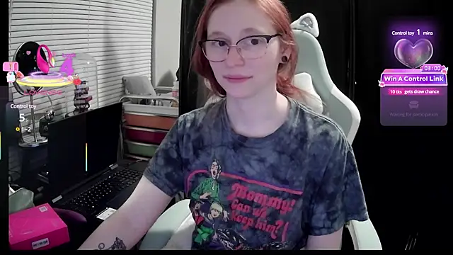 Snapshot of LilyFoxxx chatting on 02.28.25 LilyFoxxx online show from 02.28.25