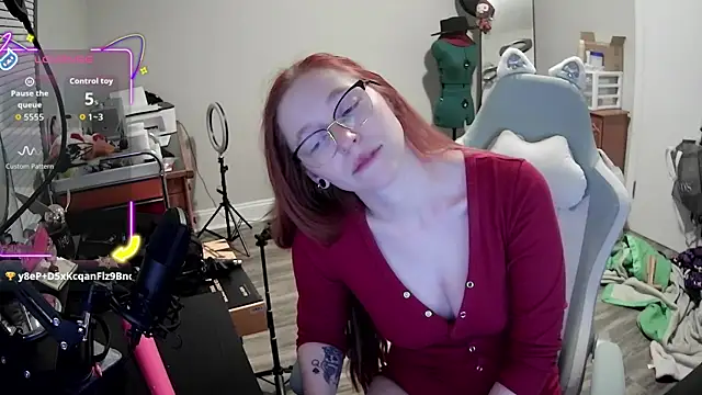 Snapshot of LilyFoxxx chatting on 09.15.25 LilyFoxxx online show from 09.15.25