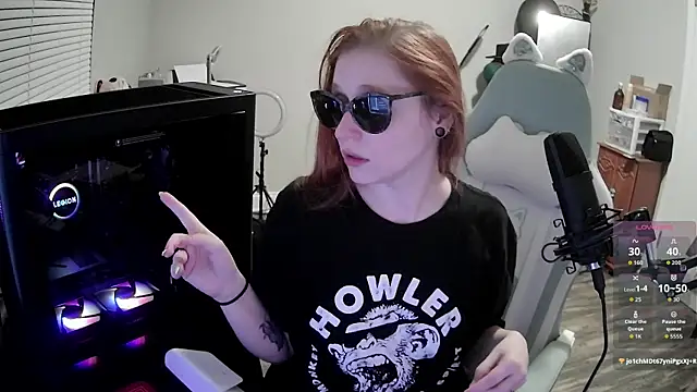 Snapshot of LilyFoxxx chatting on 10.22.25 LilyFoxxx online show from 10.22.25