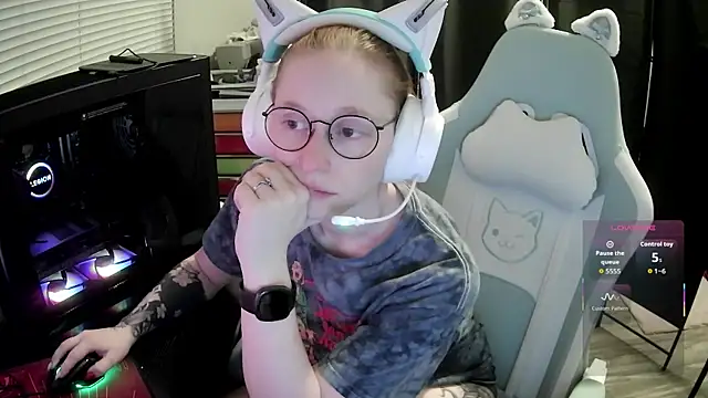 Snapshot of LilyFoxxx chatting on 06.12.26 LilyFoxxx online show from 06.12.26