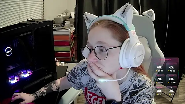 Snapshot of LilyFoxxx chatting on 06.20.26 LilyFoxxx online show from 06.20.26
