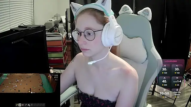Snapshot of LilyFoxxx chatting on 06.28.26 LilyFoxxx online show from 06.28.26