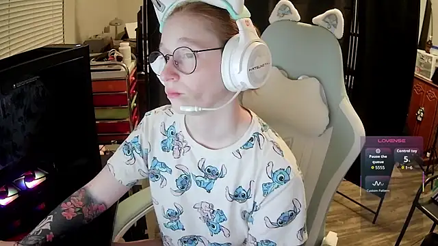 Snapshot of LilyFoxxx chatting on 07.12.26 LilyFoxxx online show from 07.12.26