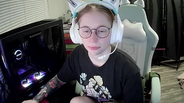 Snapshot of LilyFoxxx chatting on 07.25.26 LilyFoxxx online show from 07.25.26