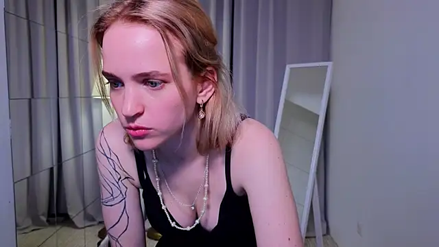 Snapshot of lolly_pie chatting on 12.03.24 lolly pie online show from 12.03.24