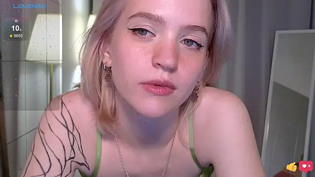 Snapshot of lolly_pie chatting on 03.04.25 lolly pie online show from 03.04.25