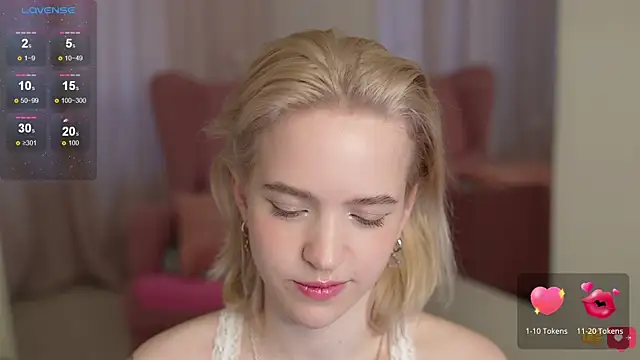 Snapshot of lolly_pie chatting on 03.08.25 lolly pie online show from 03.08.25