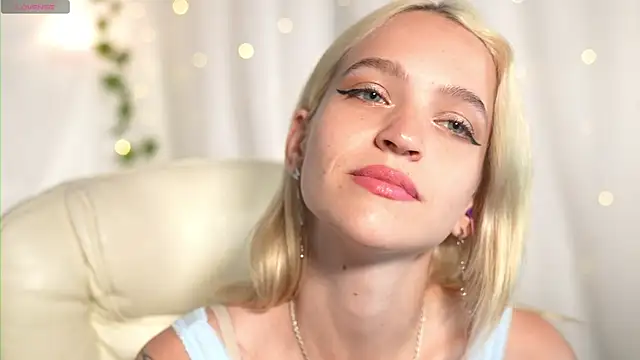 Snapshot of lolly_pie chatting on 09.30.25 lolly pie online show from 09.30.25