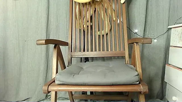 Snapshot of Skinnyshiny_boy chatting on 01.15.25 Skinnyshiny boy online show from 01.15.25