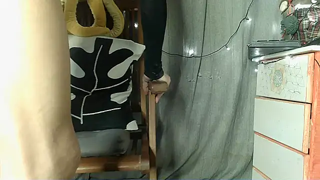 Snapshot of Skinnyshiny_boy chatting on 01.19.25 Skinnyshiny boy online show from 01.19.25