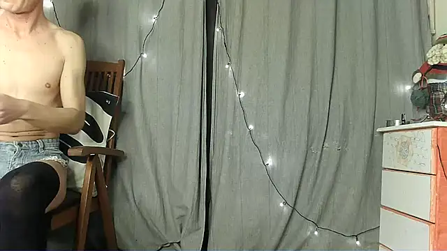 Snapshot of Skinnyshiny_boy chatting on 01.30.25 Skinnyshiny boy online show from 01.30.25