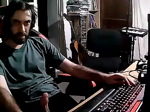 Snapshot of johnwood88 chatting on 02.05.25 johnwood88 online show from 02.05.25