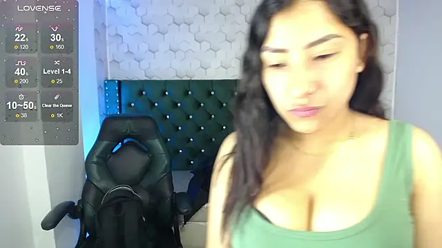 Snapshot of Sofi_hot_4m chatting on 10.15.25 Sofi hot 4m online show from 10.15.25