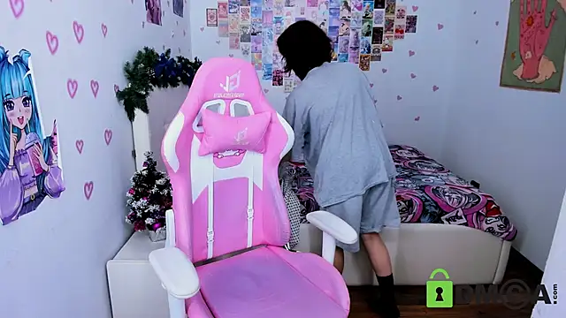 Snapshot of ElizaNik_ chatting on 12.23.24 ElizaNik online show from 12.23.24