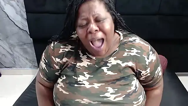 Snapshot of rocio_bbw_ chatting on 10.04.25 rocio bbw online show from 10.04.25