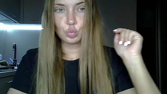 Snapshot of Lucky_Anna chatting on 12.18.25 Lucky Anna online show from 12.18.25