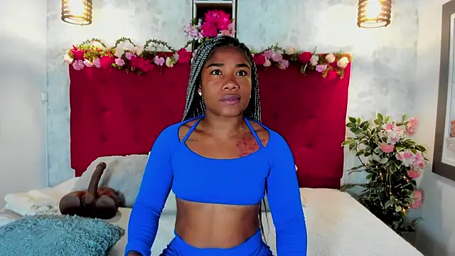 Snapshot of SilvannaFit chatting on 09.09.25 SilvannaFit online show from 09.09.25