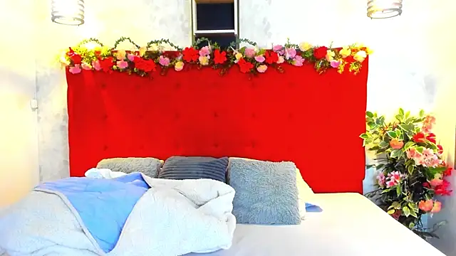 Snapshot of SilvannaFit chatting on 04.20.26 SilvannaFit online show from 04.20.26