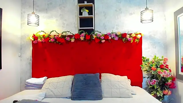 Snapshot of SilvannaFit chatting on 04.22.26 SilvannaFit online show from 04.22.26